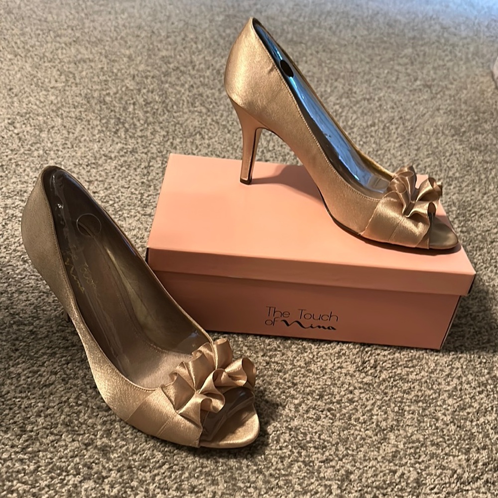 Touch of Nina Gold Pumps